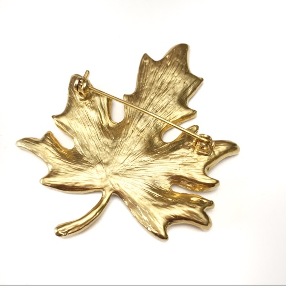 Vintage Gold Tone Textured Maple Leaf Brooch Pin - Picture 3 of 5